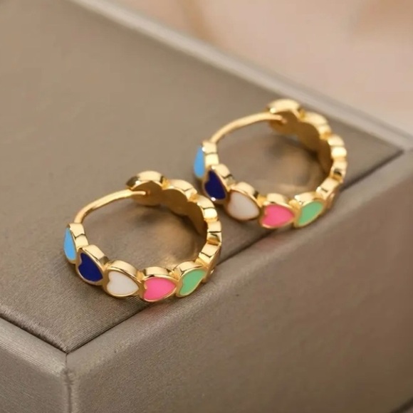✨ModCloth Tilly Colorful Hearts Gold Hoop Earrings - Picture 4 of 7